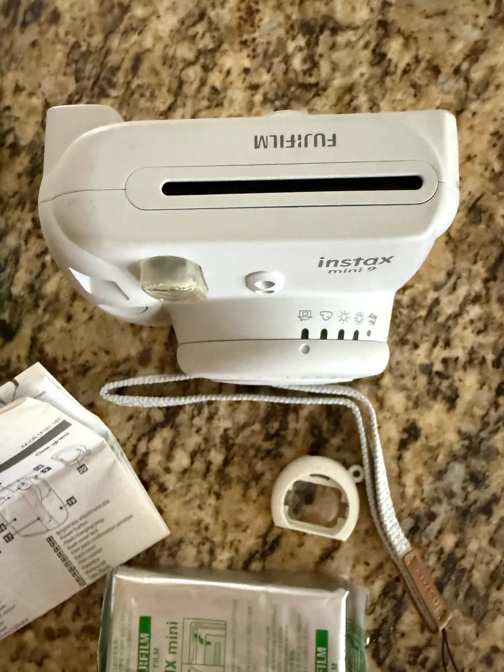 Fujifilm Instax Mini 9 Instant Camera - White - Picture 10 of 12